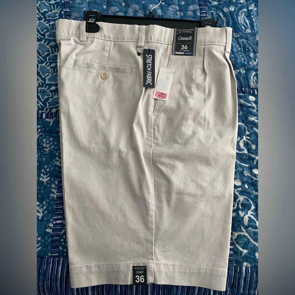 Roundtree & Yorke Light Khaki Stretch Chinos